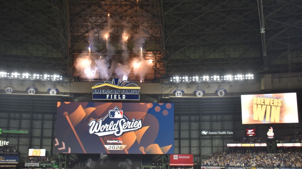 Thrilled Brewers fans cheer team to victory in Game 1 of World Series — BizTimes Milwaukee, Midland Sports news