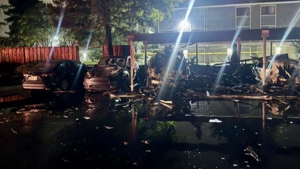 Overnight fire at San Jose housing complex damages more than 20 vehicles, carport — CBS Bay Area (KPIX), Midland Community news