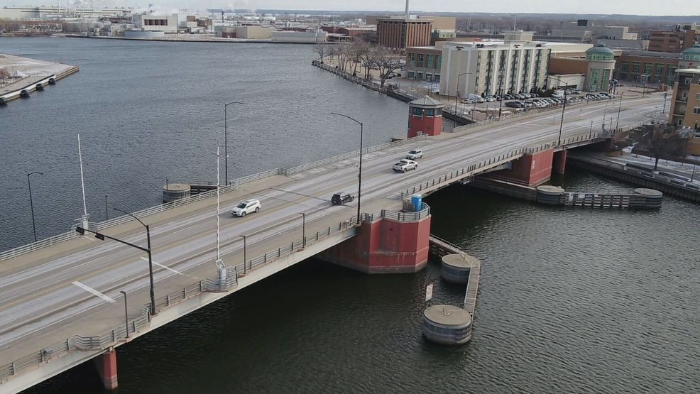 Ray Nitschke Memorial Bridge in Green Bay reopens a week early after repairs — Fox 11 Green Bay Local, Midland Community news