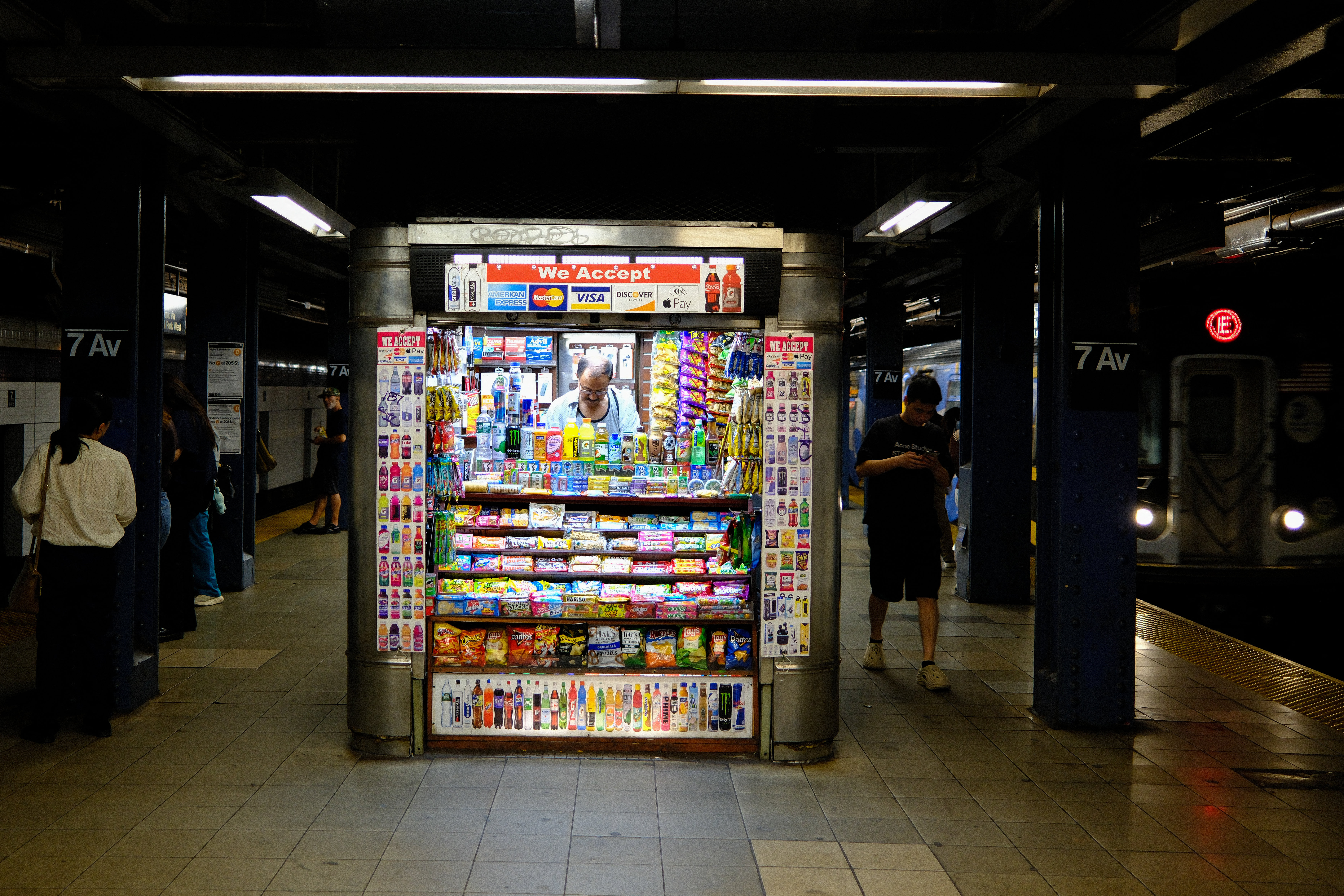 NYPD arrests 17-year-old in fatal Midtown subway platform shooting — Gothamist