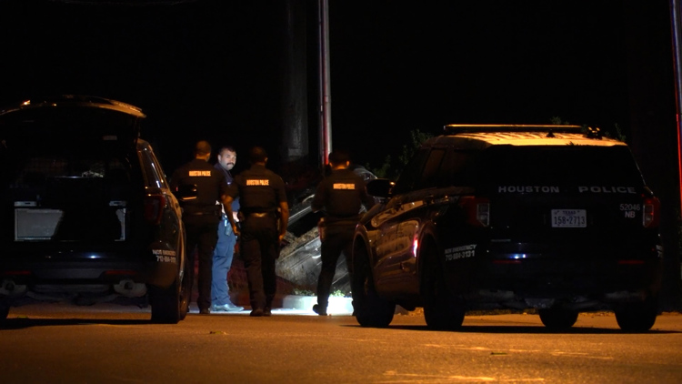 36-year-old DJ killed after being ejected from car in rollover crash, Houston police say — KHOU 11 (Houston), Midland Community news